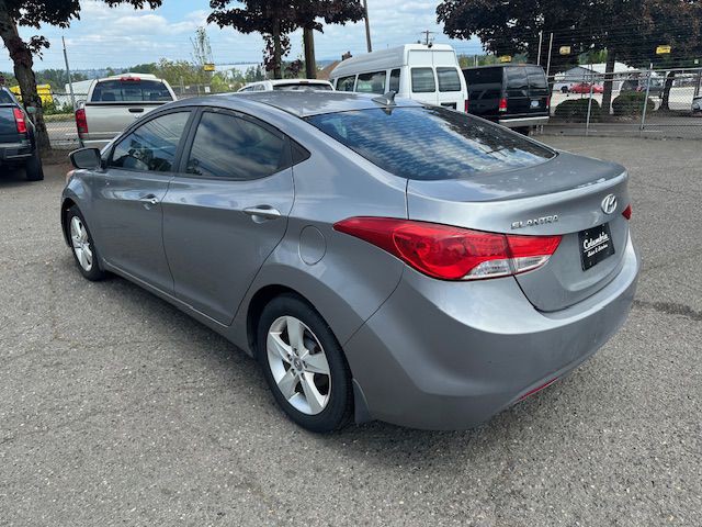 2013 Hyundai Elantra Image 3