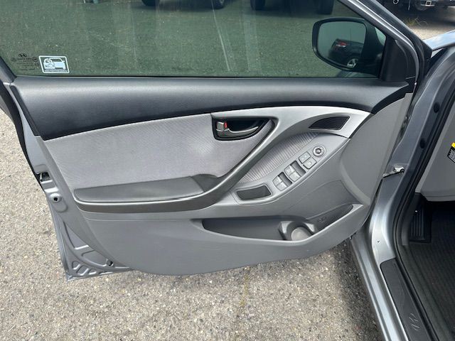 2013 Hyundai Elantra Image 10