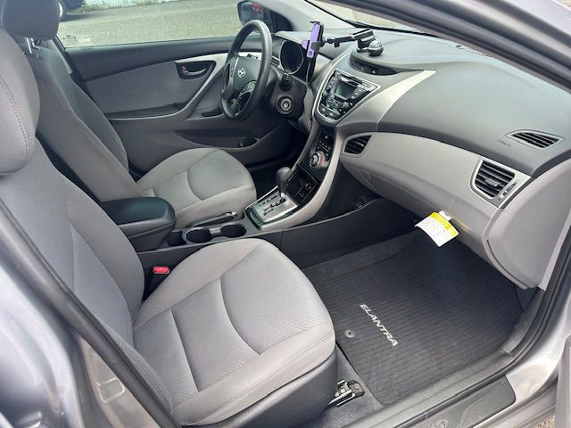2013 Hyundai Elantra Image 12