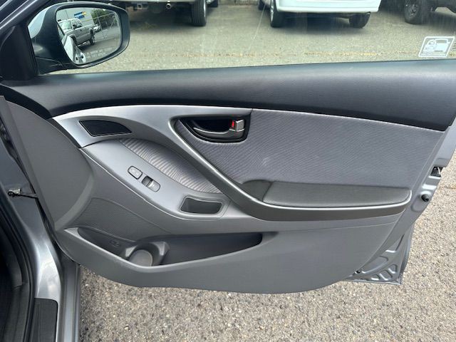 2013 Hyundai Elantra Image 13