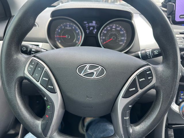 2013 Hyundai Elantra Image 19