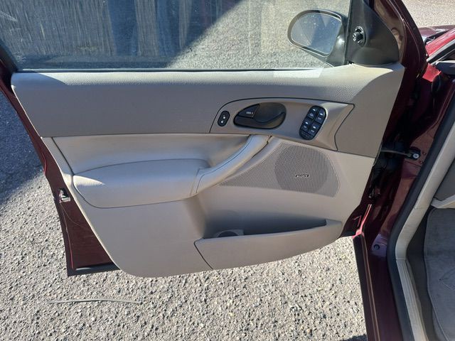2006 Ford Focus Image 10