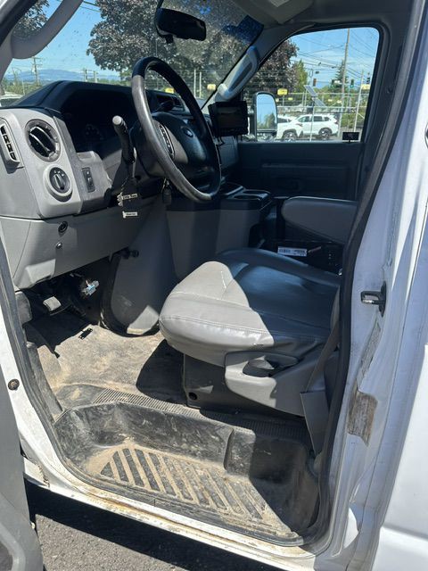 2010 Ford Econoline Image 9