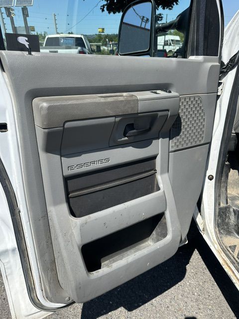 2010 Ford Econoline Image 10