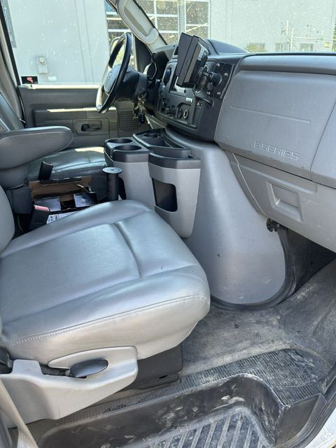 2010 Ford Econoline Image 11