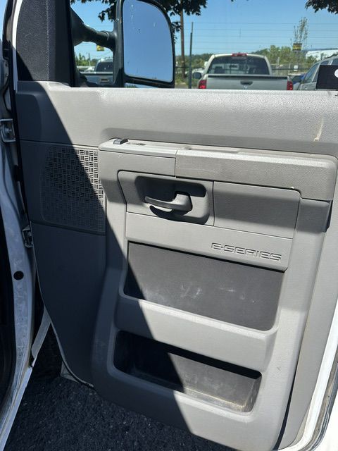 2010 Ford Econoline Image 12