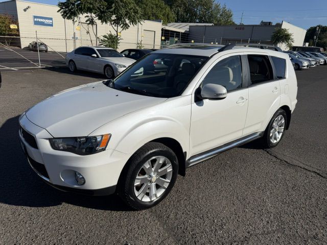 2013 Mitsubishi Outlander Image 1