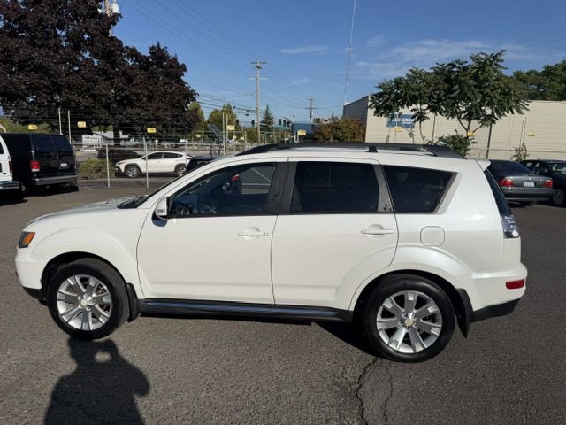 2013 Mitsubishi Outlander Image 2