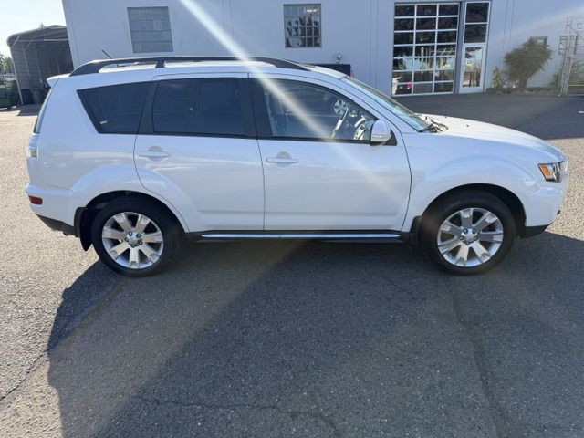 2013 Mitsubishi Outlander Image 6