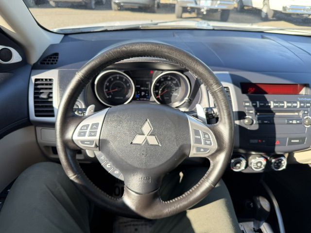 2013 Mitsubishi Outlander Image 14