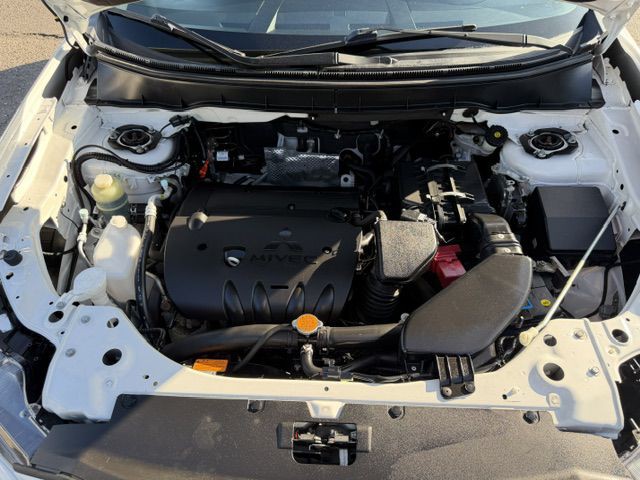 2013 Mitsubishi Outlander Image 15
