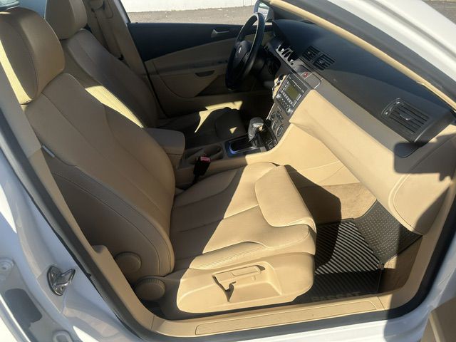 2009 Volkswagen Passat Image 11