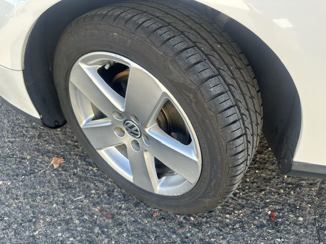 2009 Volkswagen Passat Image 24