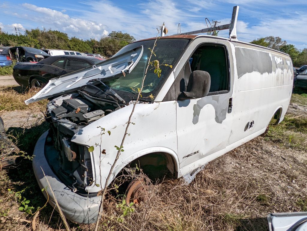 1998 Chevrolet Express Image 2