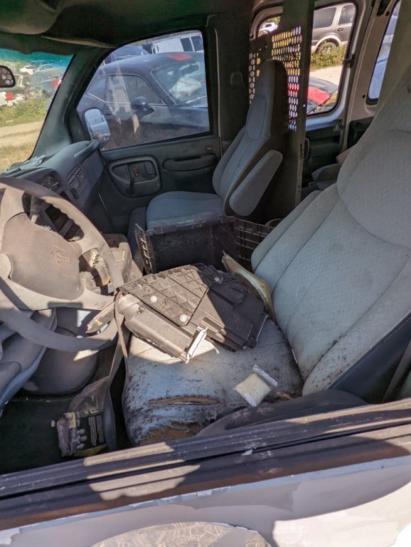 1998 Chevrolet Express Image 4