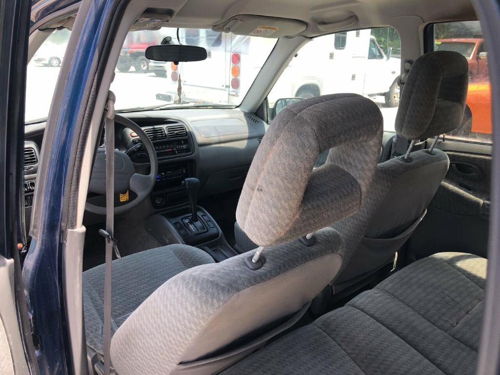 2002 Suzuki Vitara Image 8