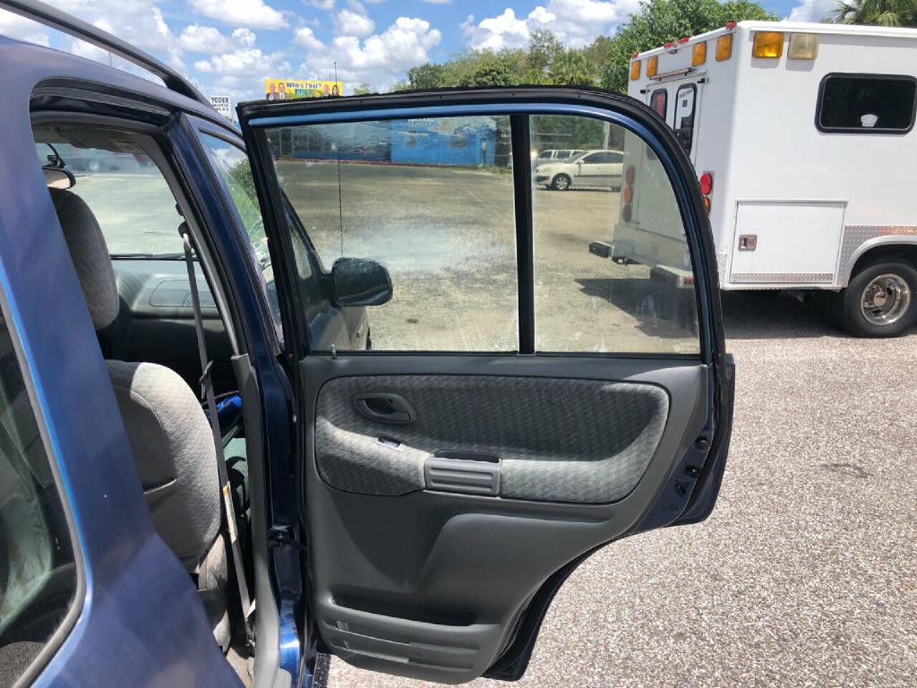 2002 Suzuki Vitara Image 11