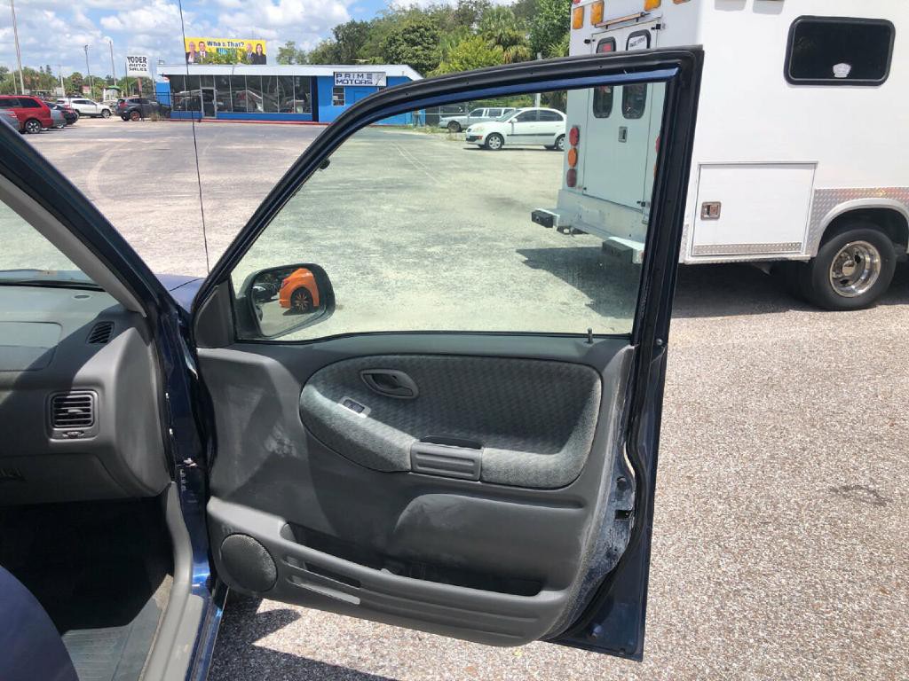 2002 Suzuki Vitara Image 13