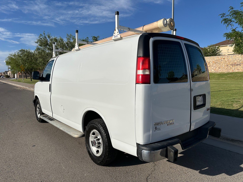 2015 GMC Savana Image 3