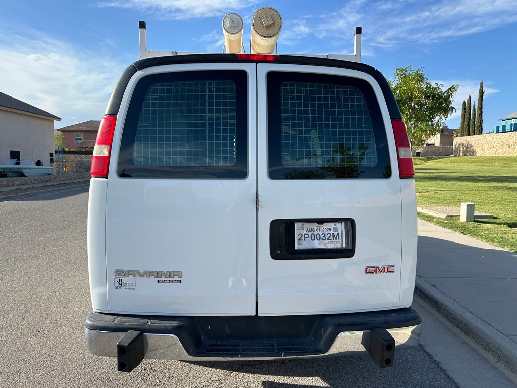 2015 GMC Savana Image 4