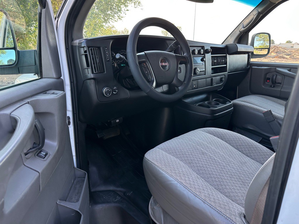2015 GMC Savana Image 8