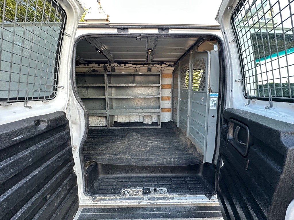 2015 GMC Savana Image 12