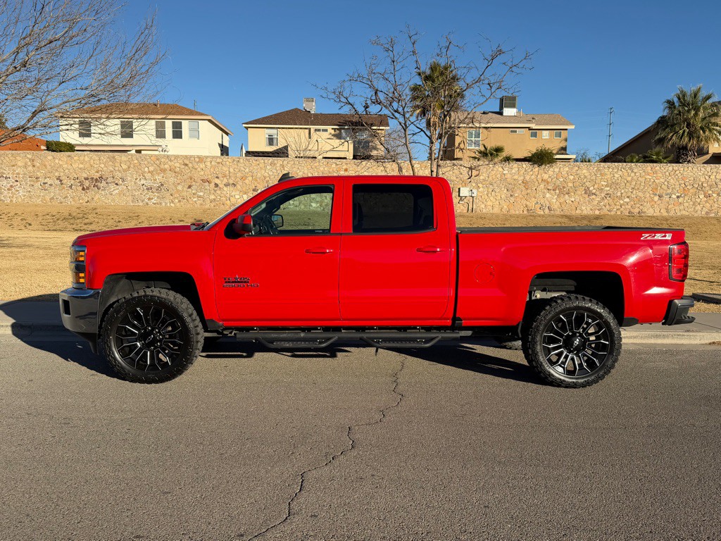 2017 Chevrolet Silverado 1500 Image 2