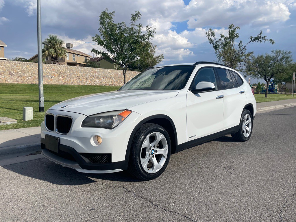2015 BMW X1 Image 1