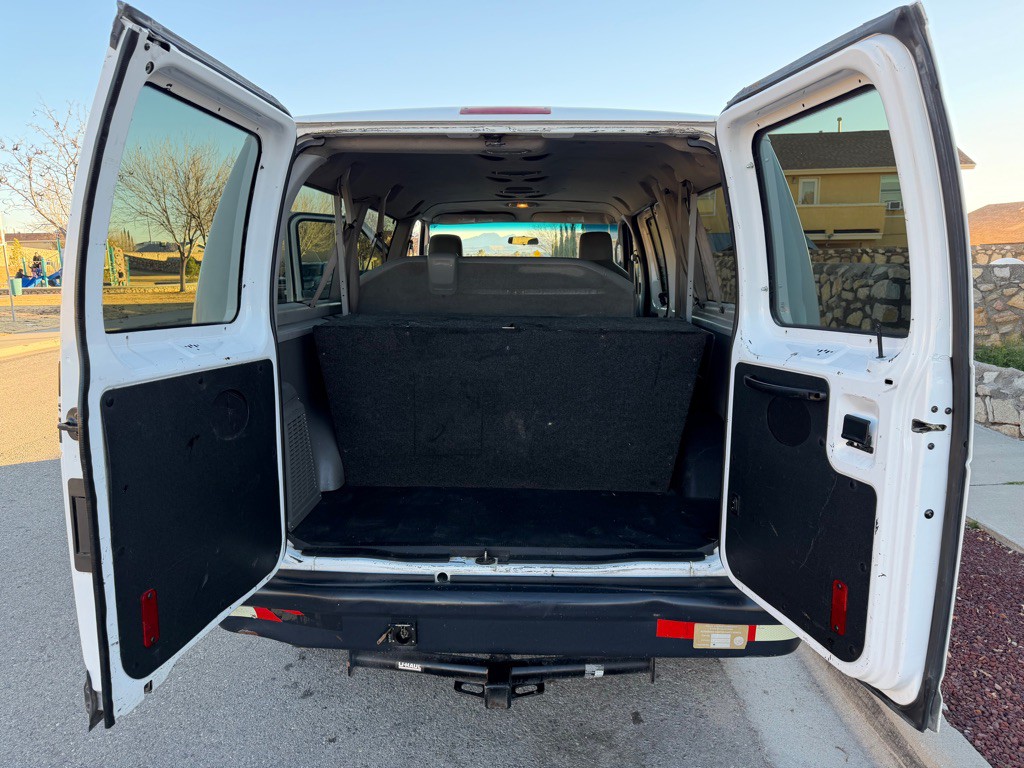 2014 Ford Econoline Image 17