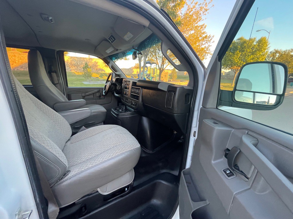 2020 Chevrolet Express Image 13