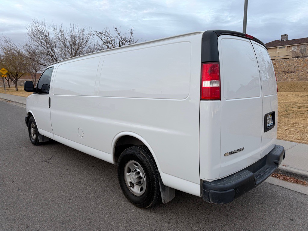 2019 Chevrolet Express Image 6