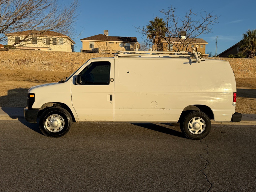 2011 Ford Econoline Image 2