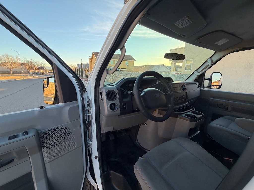 2011 Ford Econoline Image 9