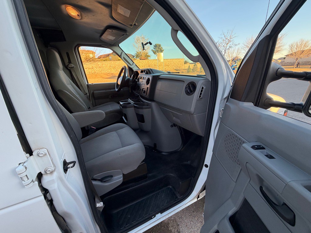 2011 Ford Econoline Image 13