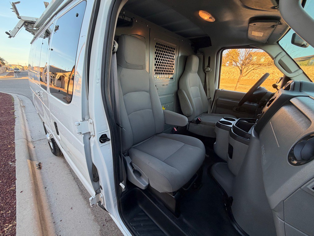 2011 Ford Econoline Image 14