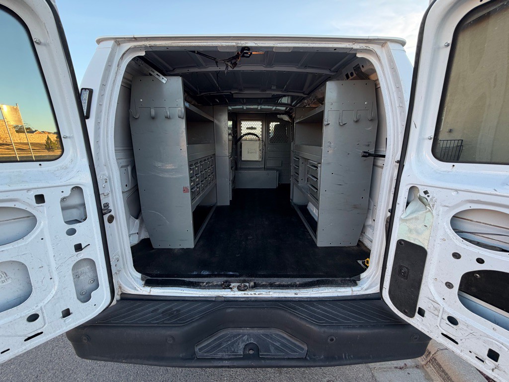 2011 Ford Econoline Image 16