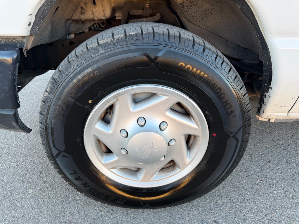 2011 Ford Econoline Image 17