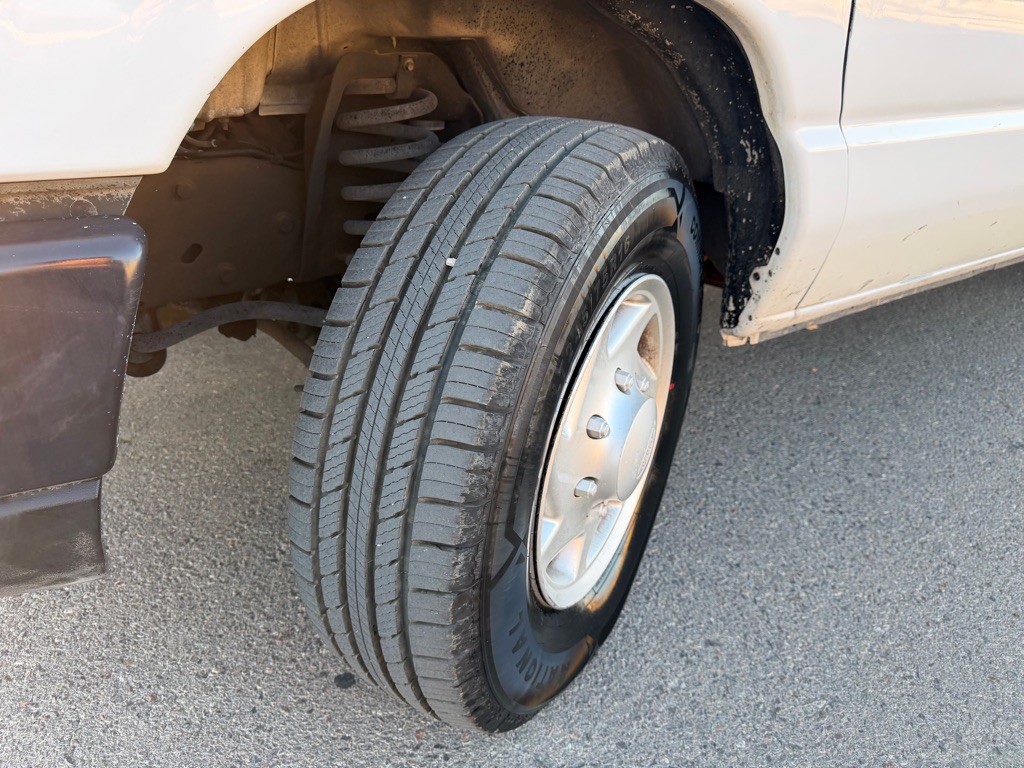 2011 Ford Econoline Image 18