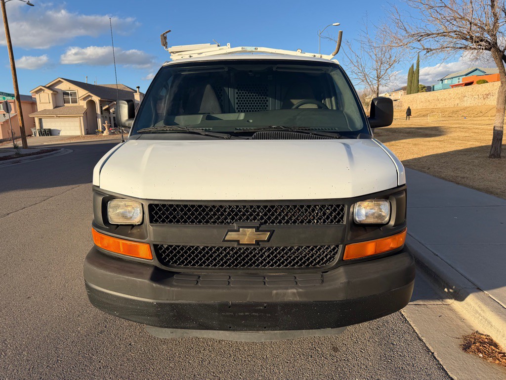 2012 Chevrolet Express Image 3