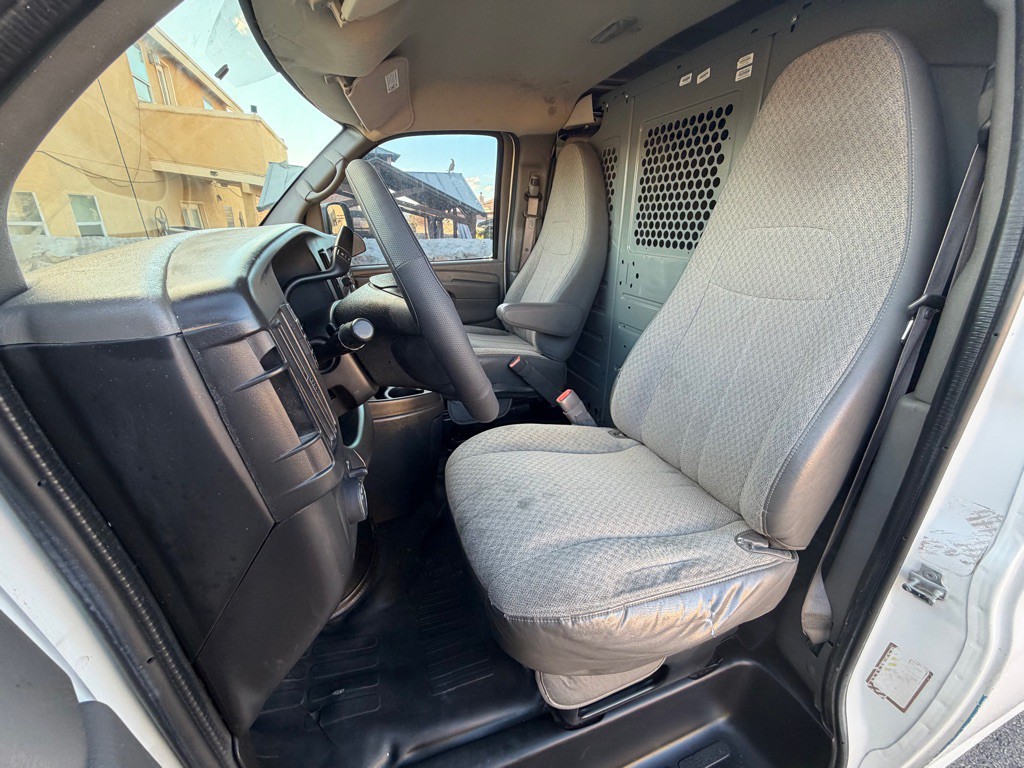 2012 Chevrolet Express Image 10