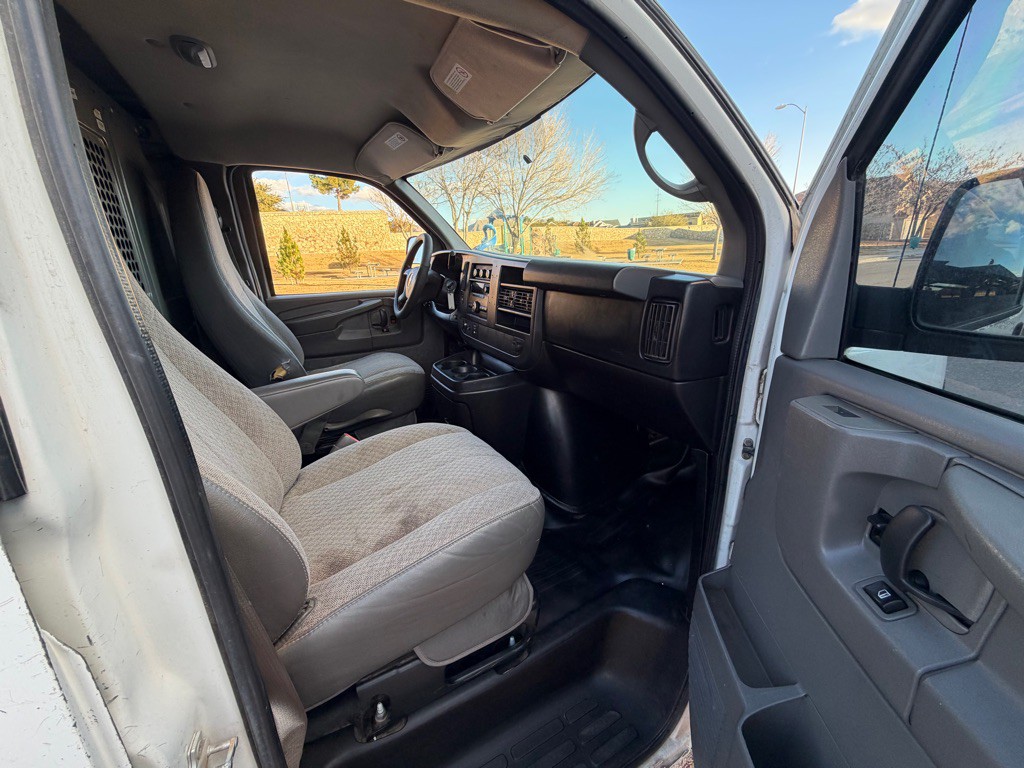 2012 Chevrolet Express Image 13