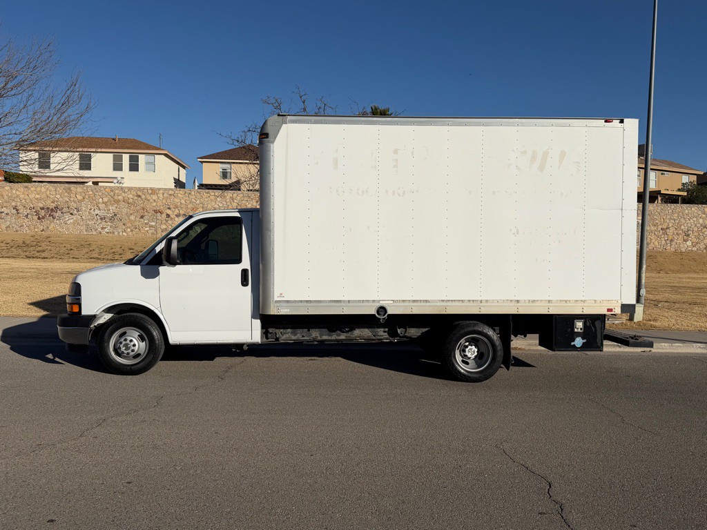 2017 Chevrolet Express Image 2