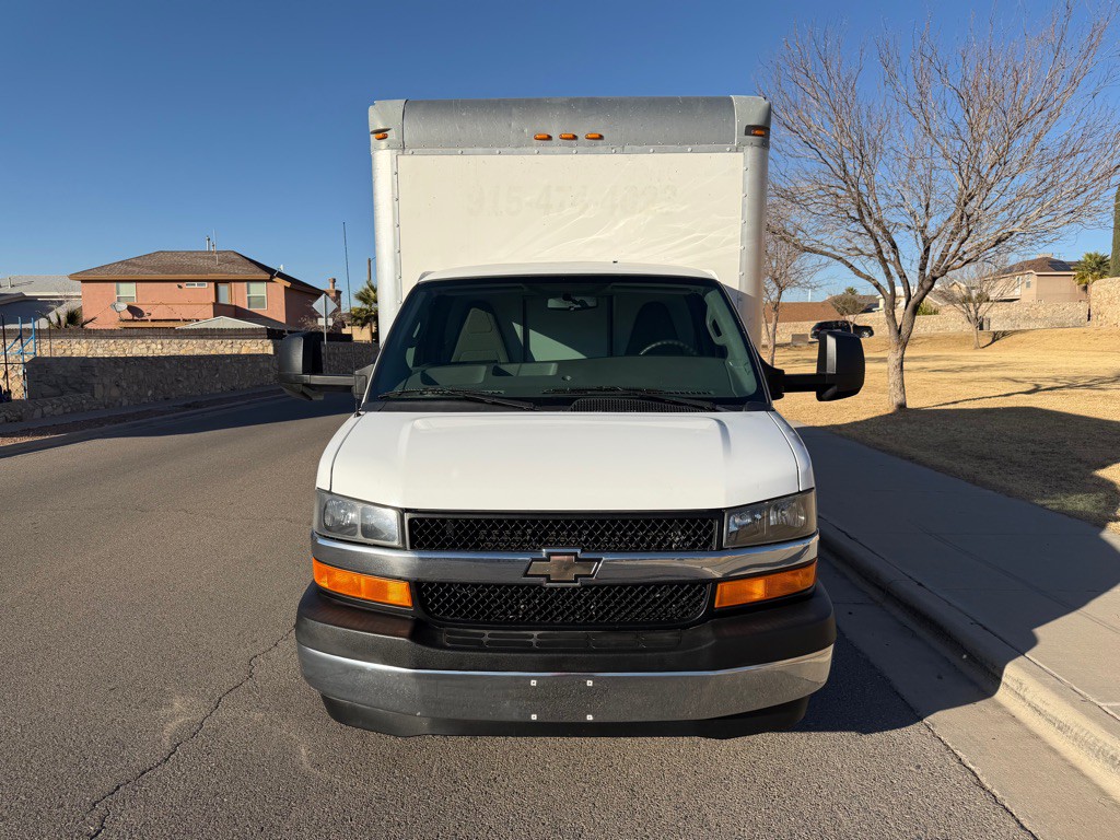 2017 Chevrolet Express Image 3