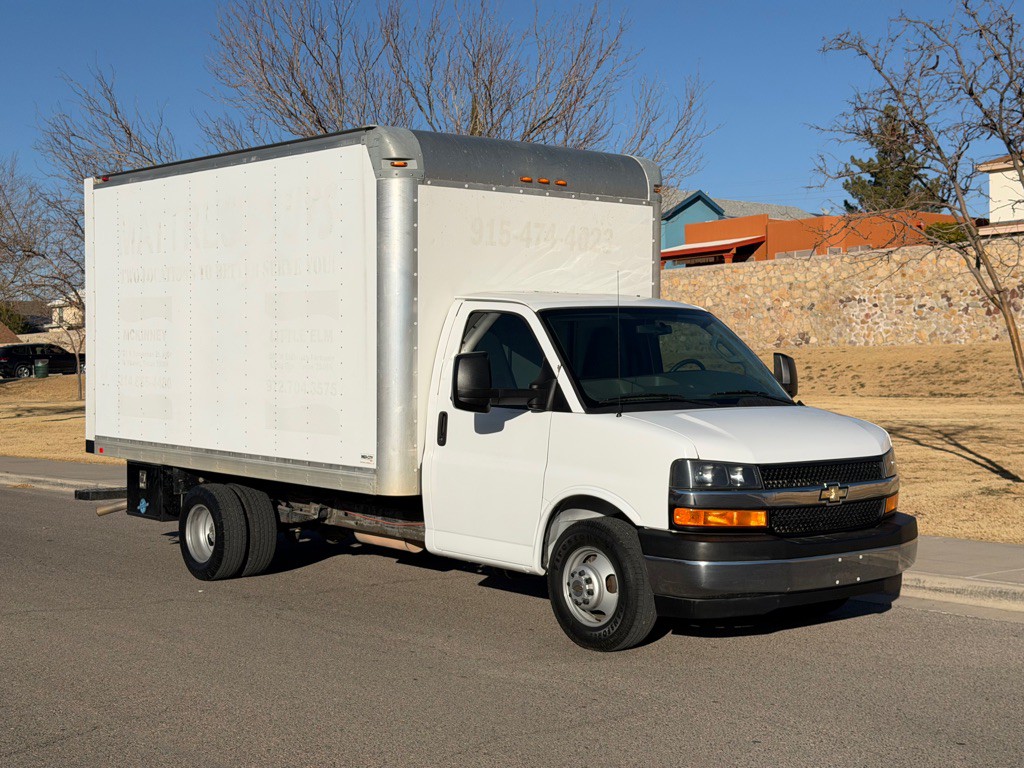 2017 Chevrolet Express Image 4
