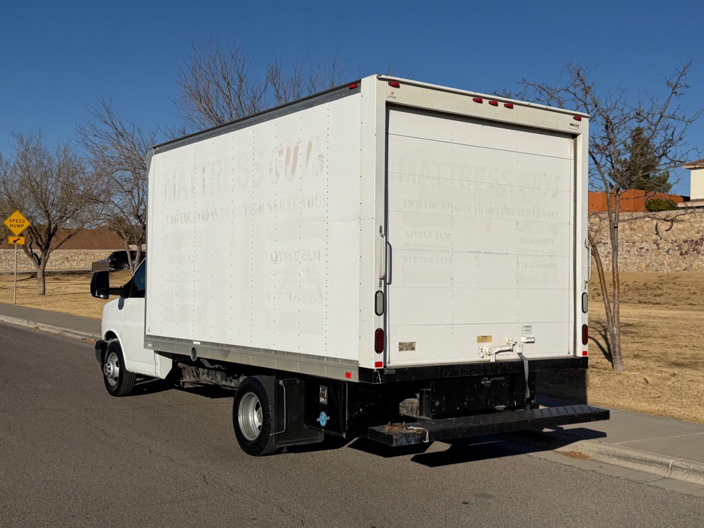 2017 Chevrolet Express Image 6