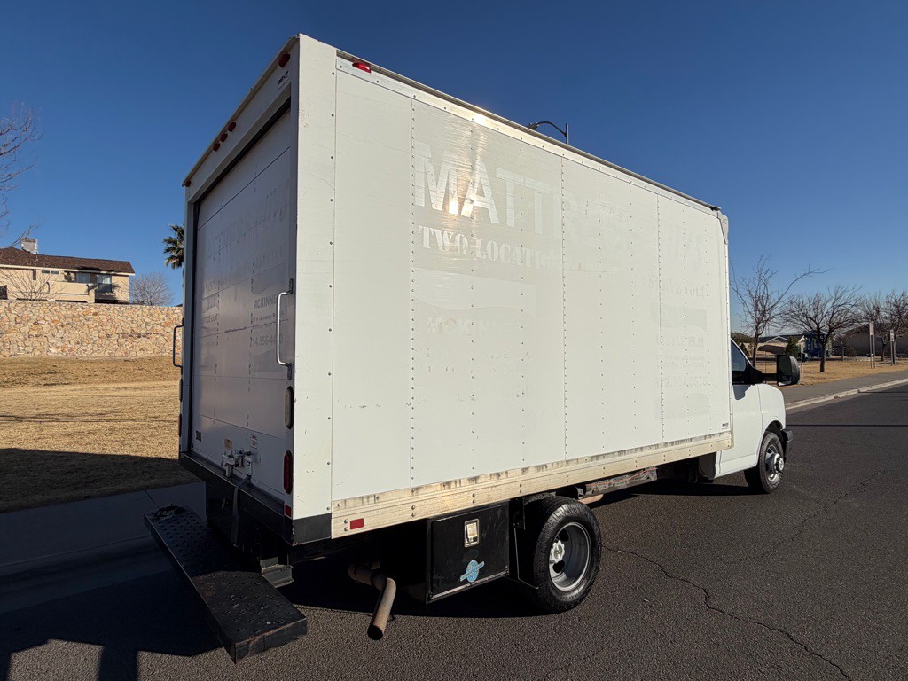 2017 Chevrolet Express Image 7