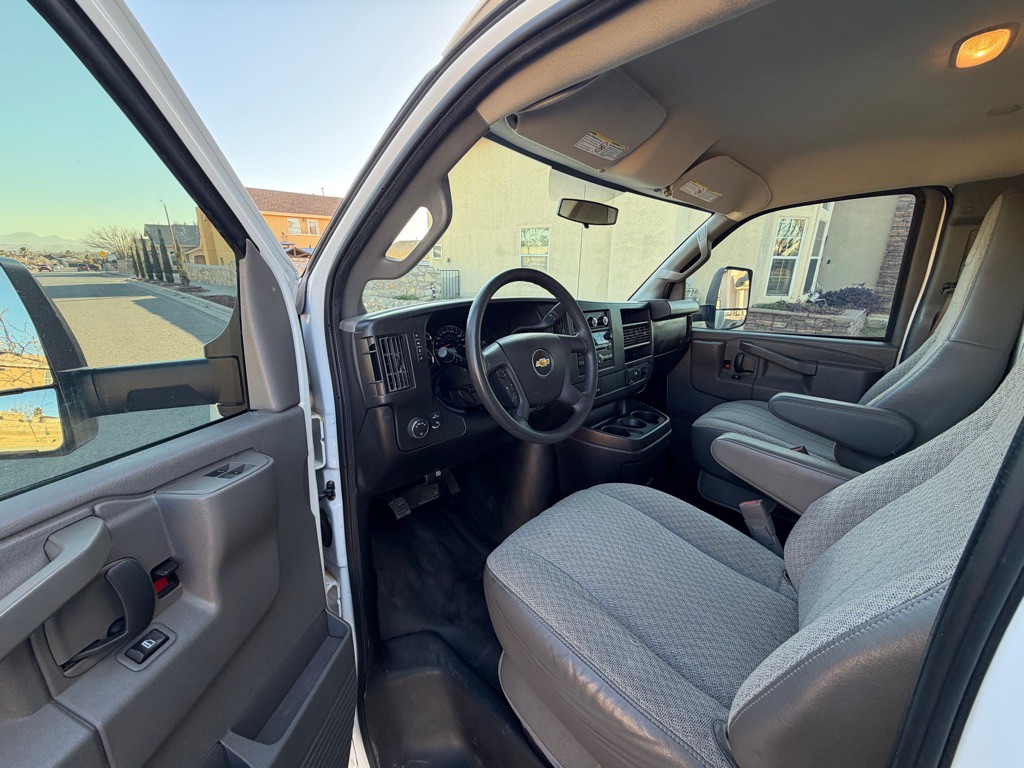 2017 Chevrolet Express Image 9