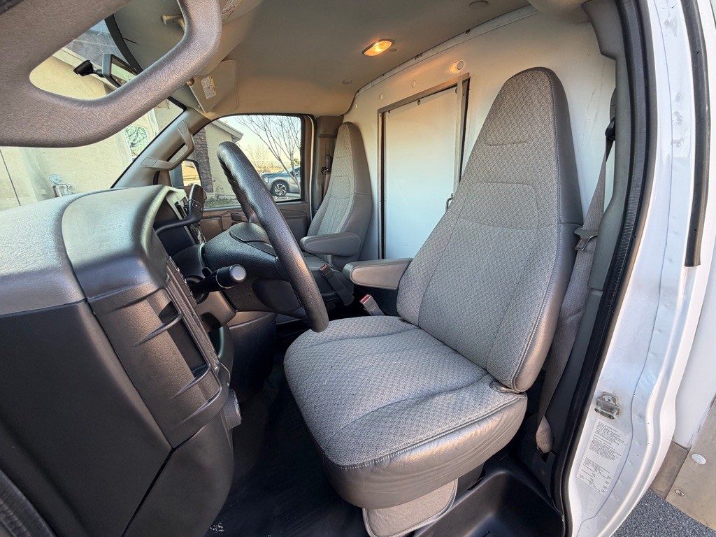 2017 Chevrolet Express Image 10