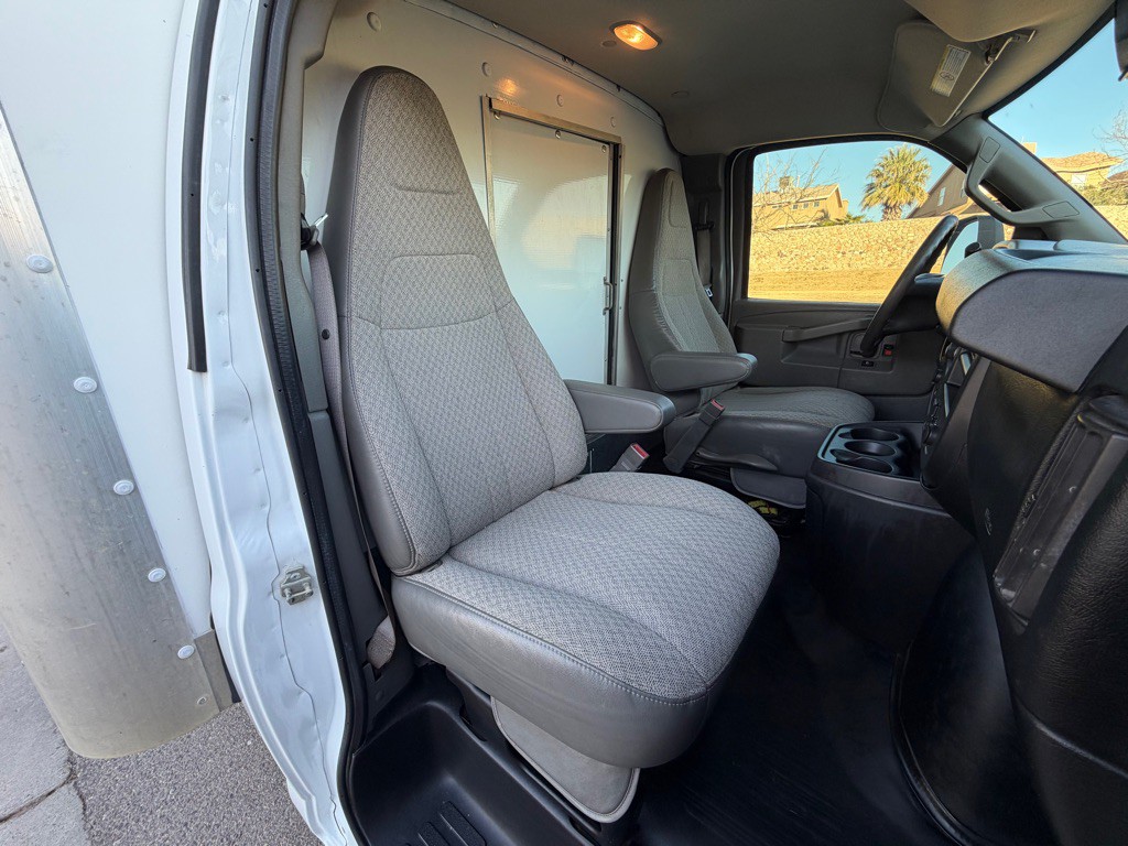 2017 Chevrolet Express Image 13