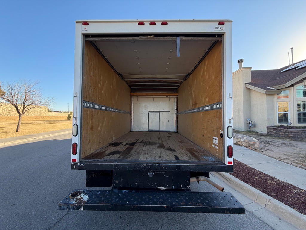 2017 Chevrolet Express Image 15